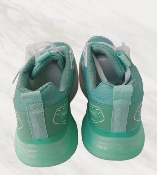 Sport shoes